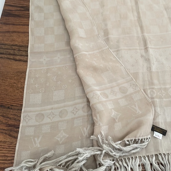 Louis Vuitton Scarf - Picture 4 of 6